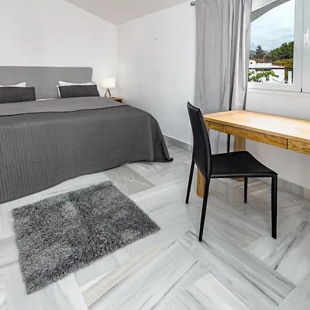 3 Townhouse With Private Garden In