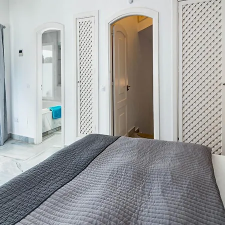 3 Townhouse With Private Garden In *