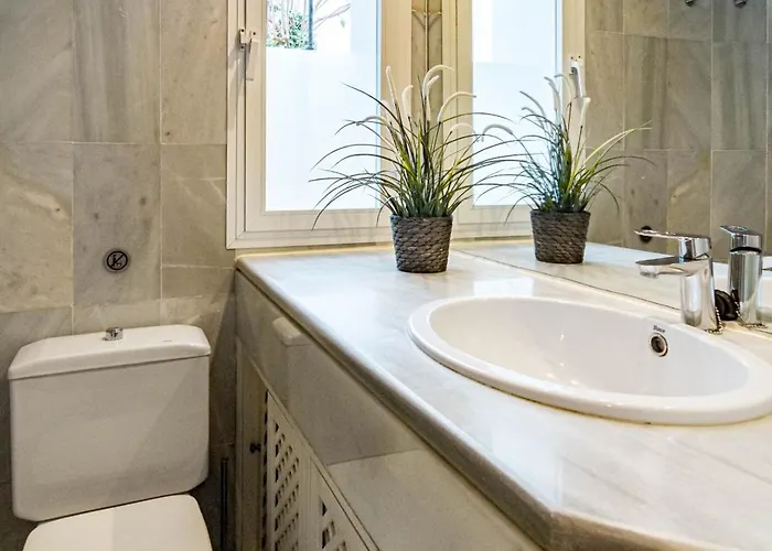 3 Townhouse With Private Garden In * Μαρμπέλλα