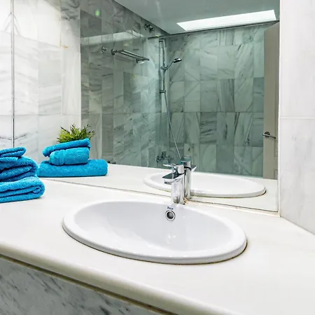 3 Townhouse With Private Garden In Feriehus Marbella