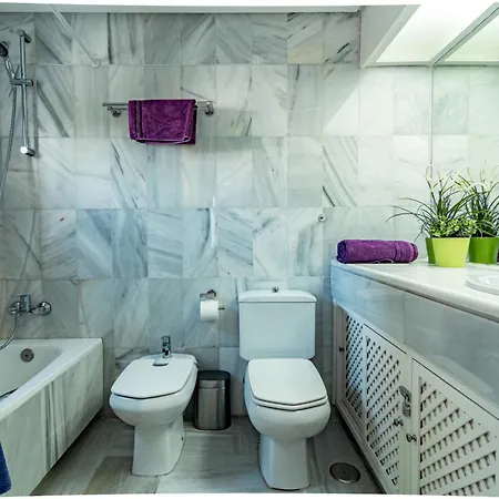 3 Townhouse With Private Garden In *