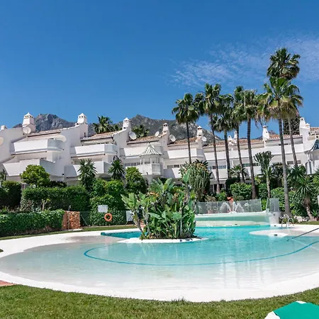 3 Townhouse With Private Garden In