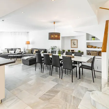 3 Townhouse With Private Garden In Feriehus