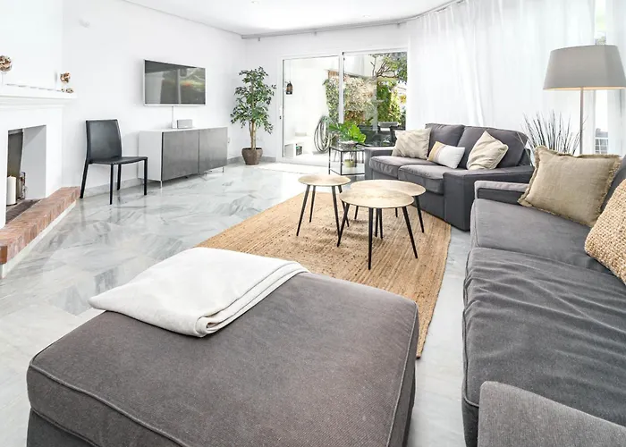 Dom wakacyjny 3 Townhouse With Private Garden In