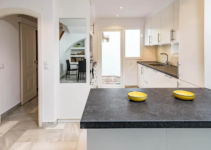 3 Townhouse With Private Garden In