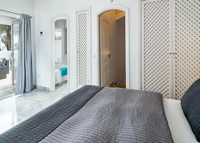 3 Townhouse With Private Garden In *