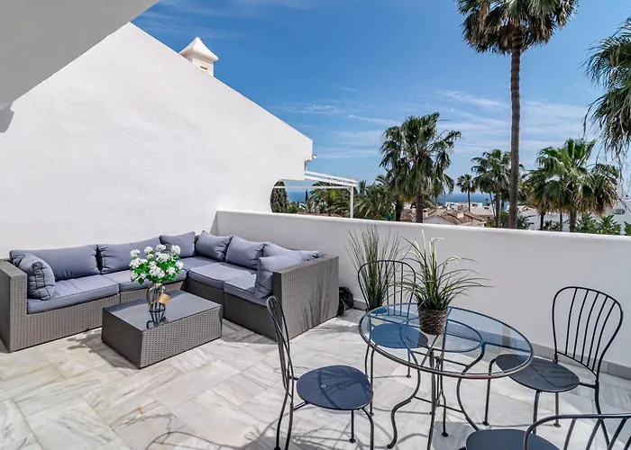 3 Townhouse With Private Garden In *