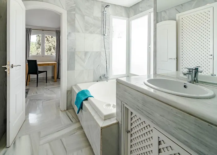 3 Townhouse With Private Garden In بيت للعطل *