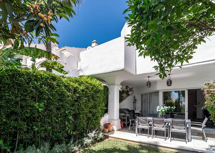 3 Townhouse With Private Garden In *